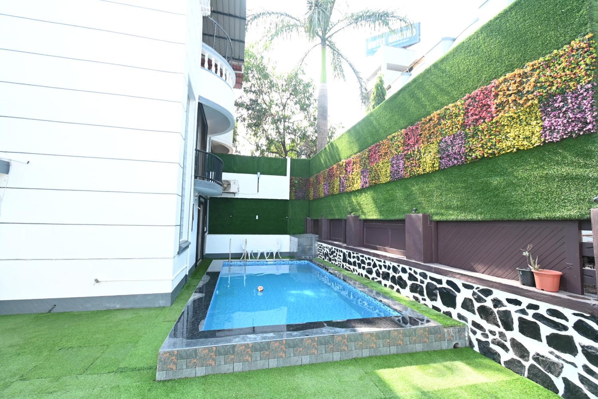 Emerald Villa 로나발라 외부 사진